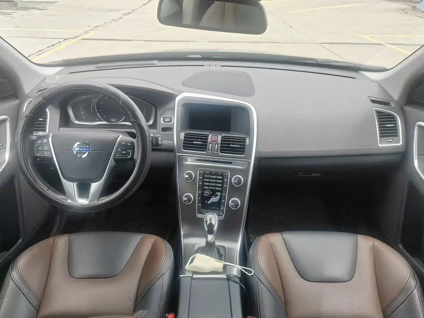 Фото 8 - Volvo XC60
