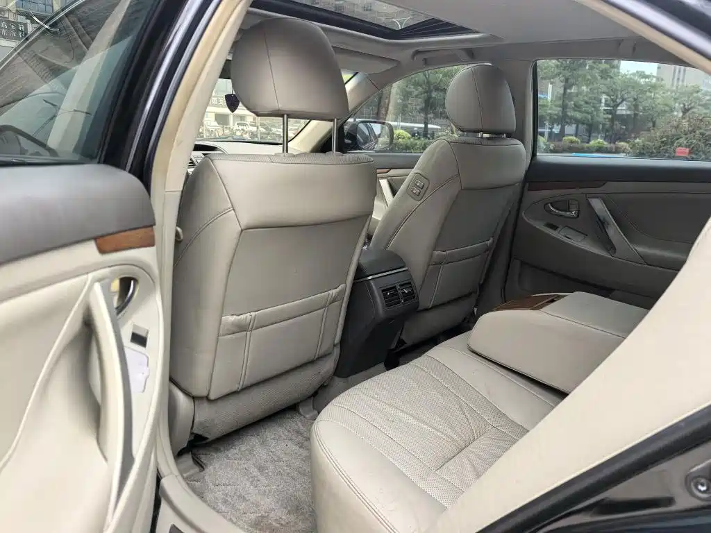 Фото 5 - Toyota Camry