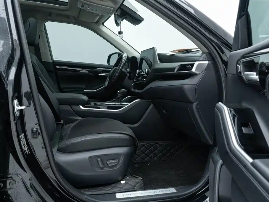 Toyota Highlander 2023 2.5L Smart Hybrid Dual Engine AWD Premium 7-Seater фото 16