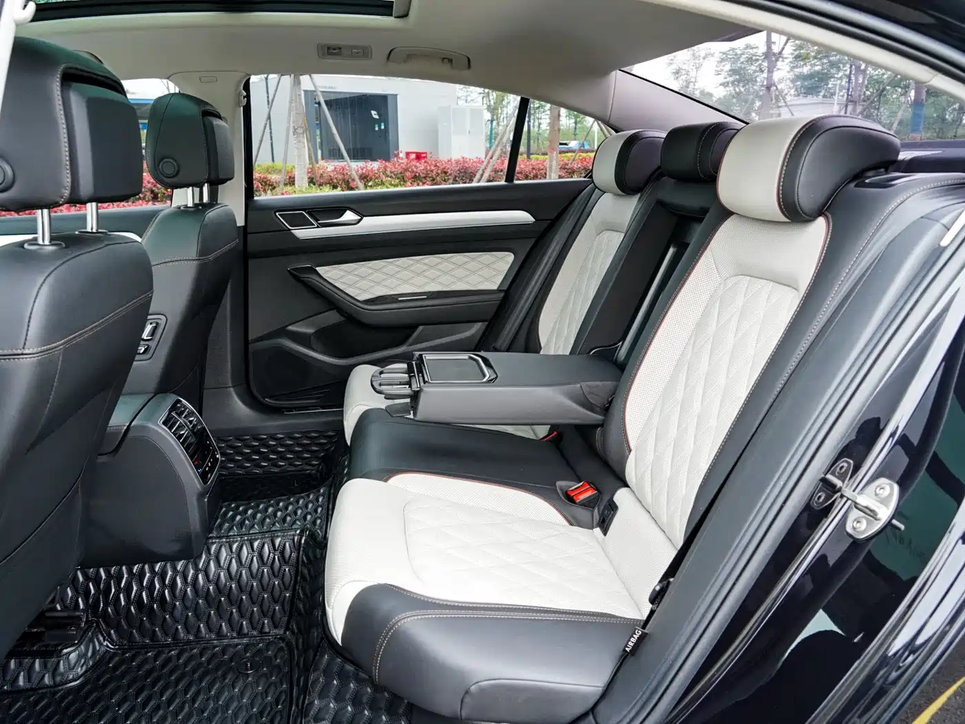 Volkswagen Magotan 2023 Model 2 Million Commemorative Edition 330TSI DSG Luxury фото 19