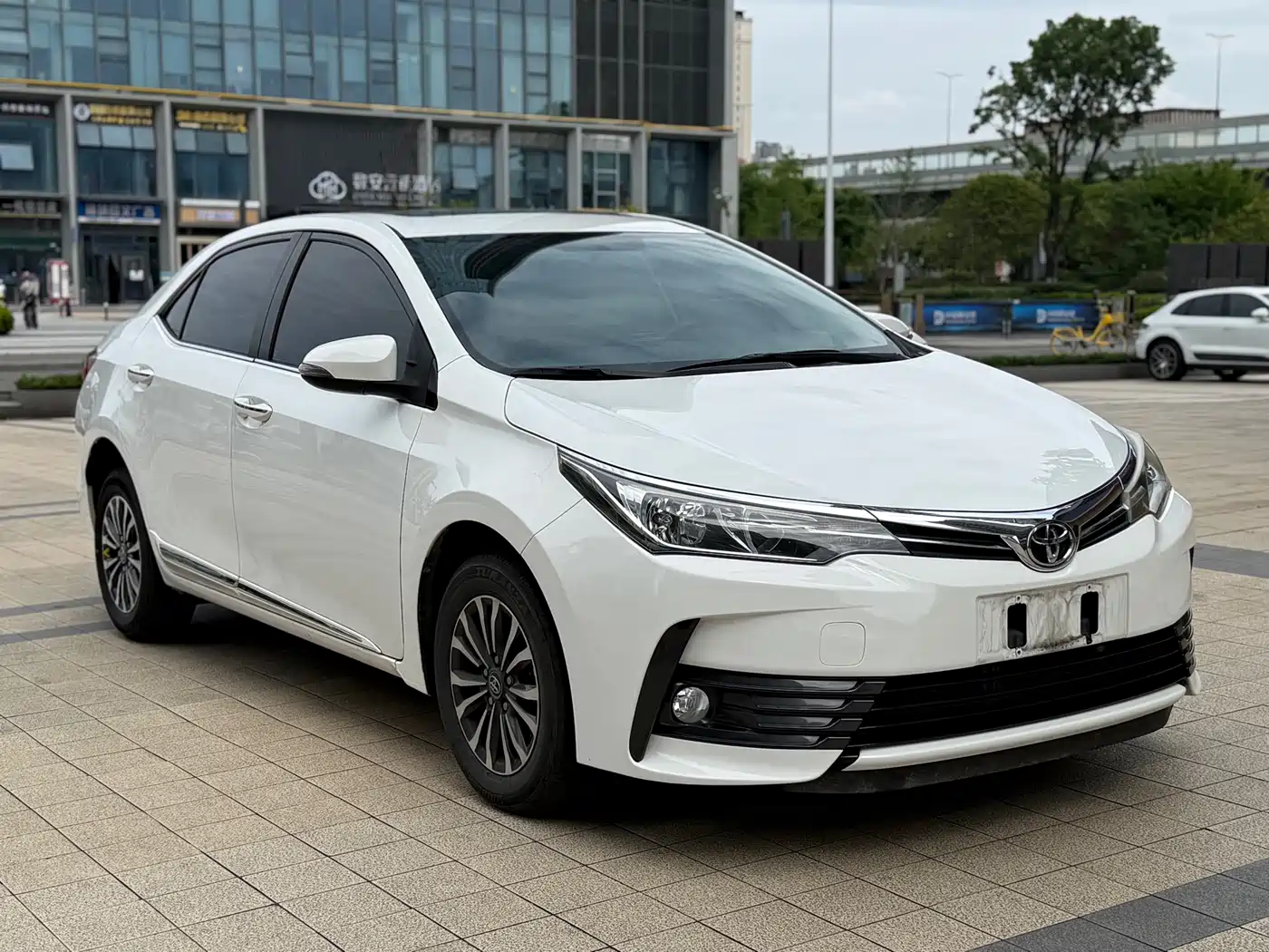 Toyota Corolla 2017 Facelift 1.2T S-CVT GL-i фото 3
