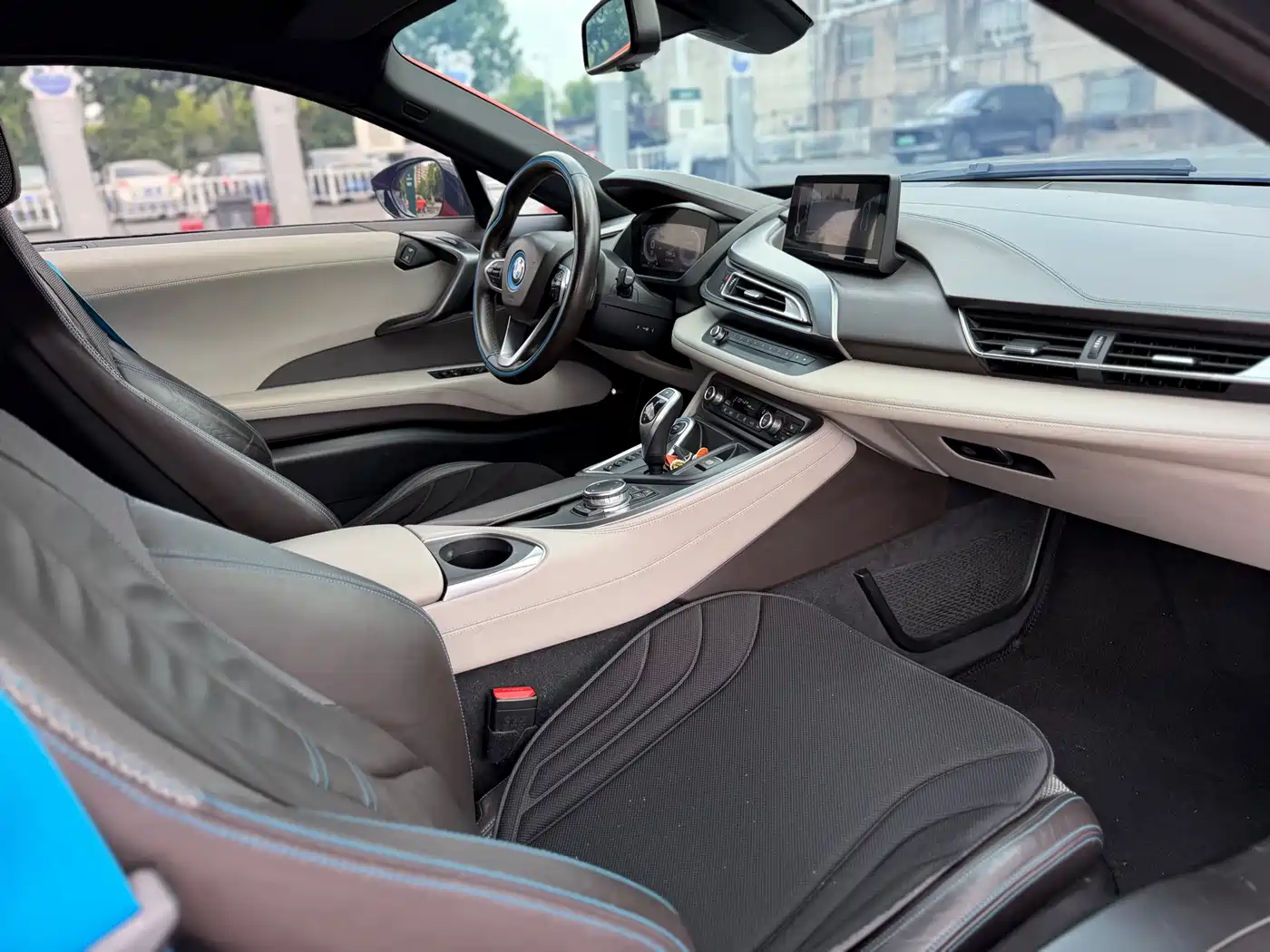 BMW i8 2014 Standard фото 8