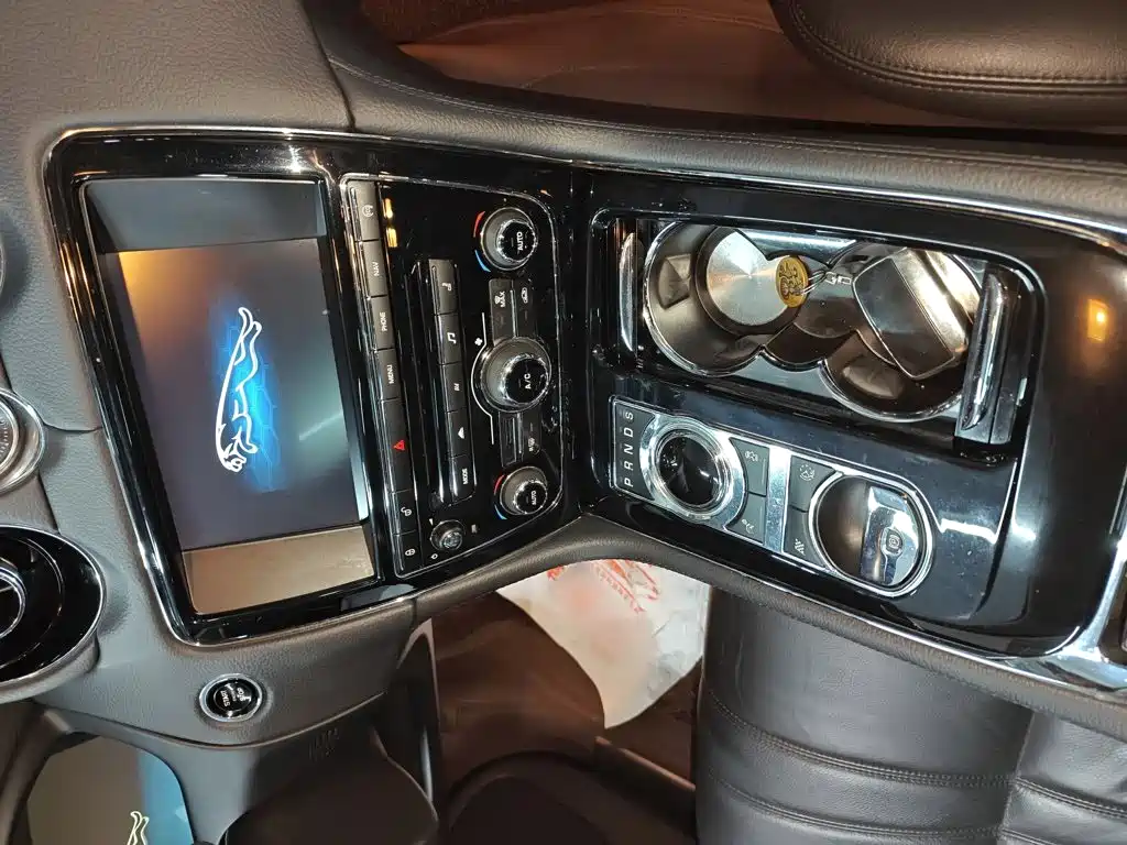 Jaguar XJ 2015 2015 XJL 2.0T 2WD Elegant Business Edition