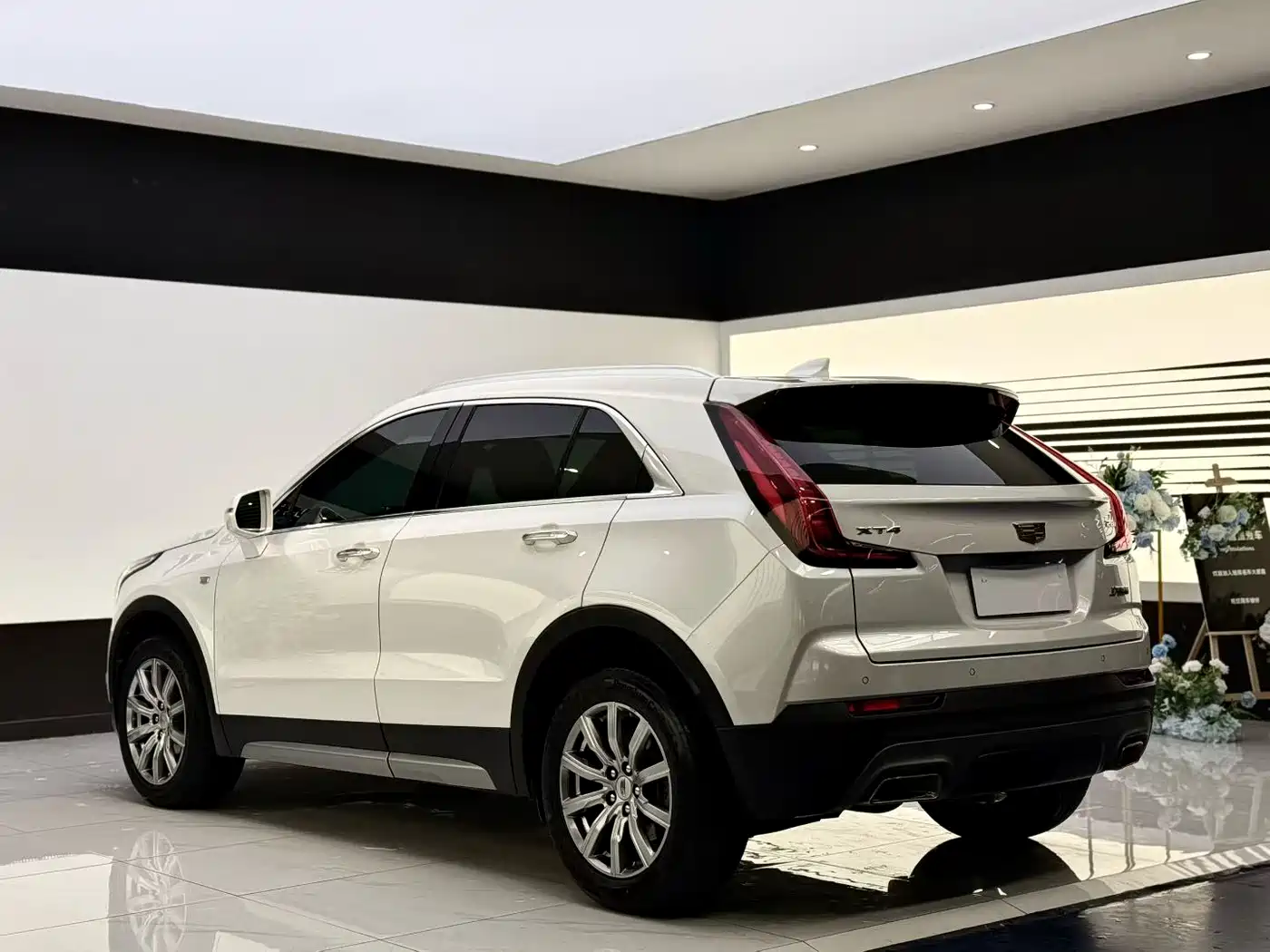 Cadillac XT4 2021 28T FWD Premium Edition фото 4