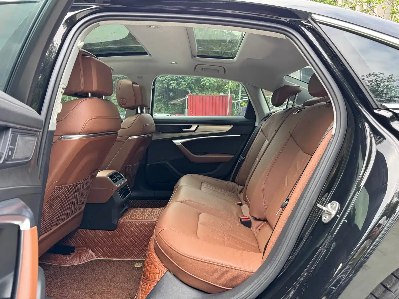 Фото 22 - Audi A6L