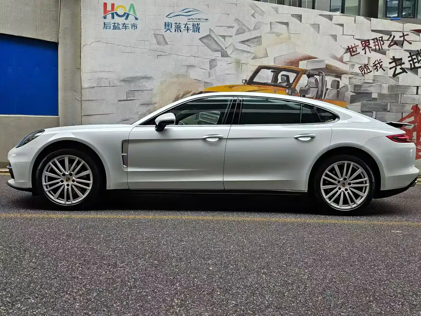 Porsche Panamera 2017 Panamera 4 Executive Long Wheelbase 3.0T фото 4