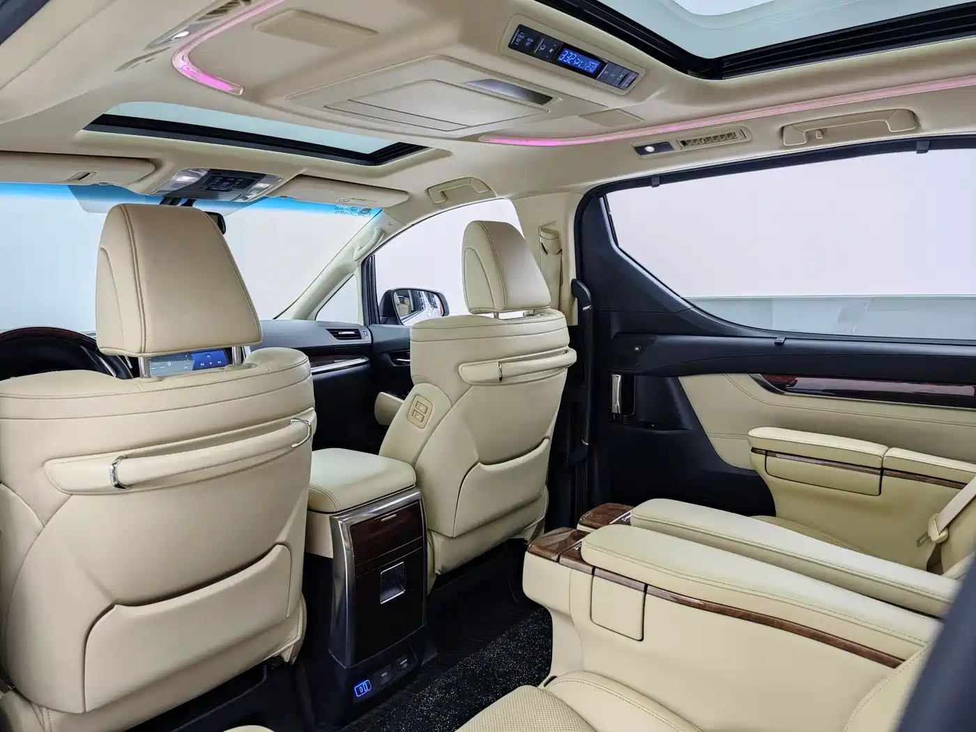 Toyota Alphard 2015 3.5L Luxury Edition фото 16
