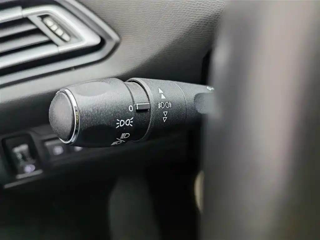 Peugeot 308 2016 230THP Automatic Luxury фото 21
