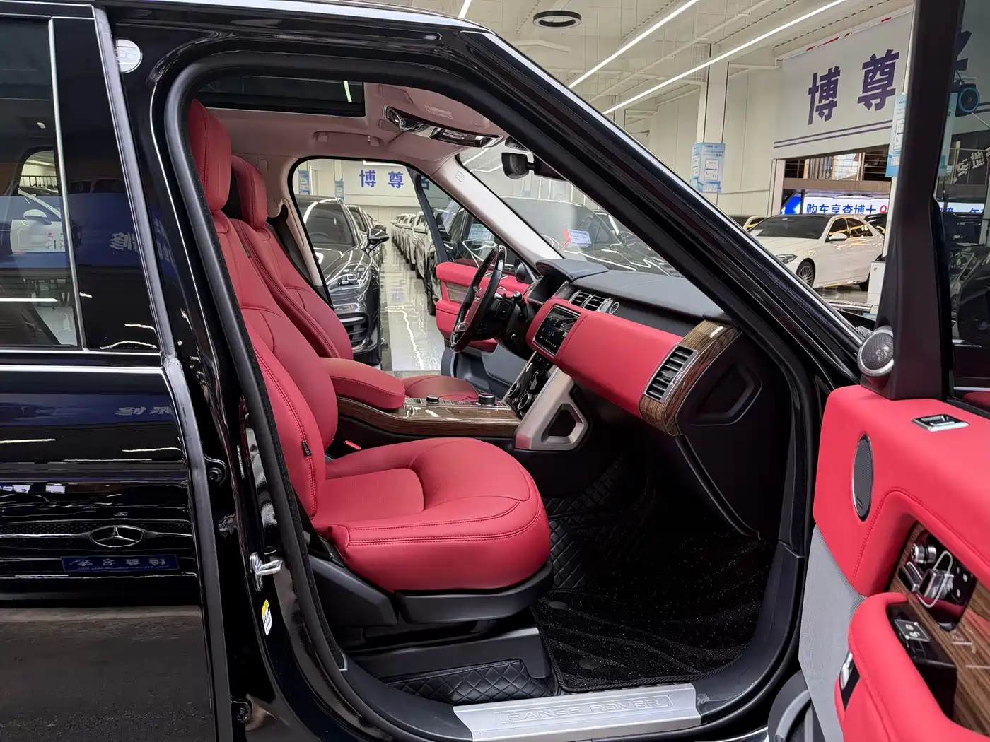 Land Rover Range Rover 2019 3.0 SCV6 Heritage Edition фото 16