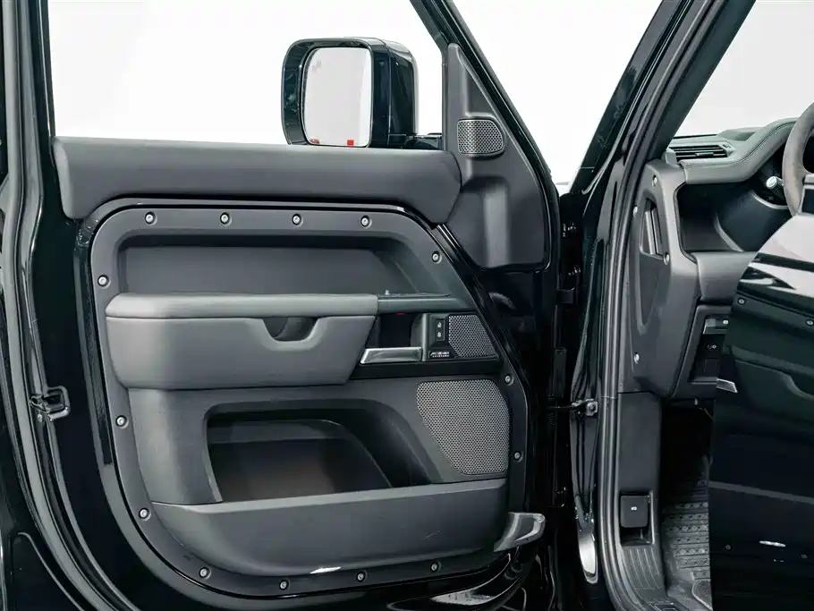 Land Rover Defender 2023 Facelift 110 5.0T V8 фото 20