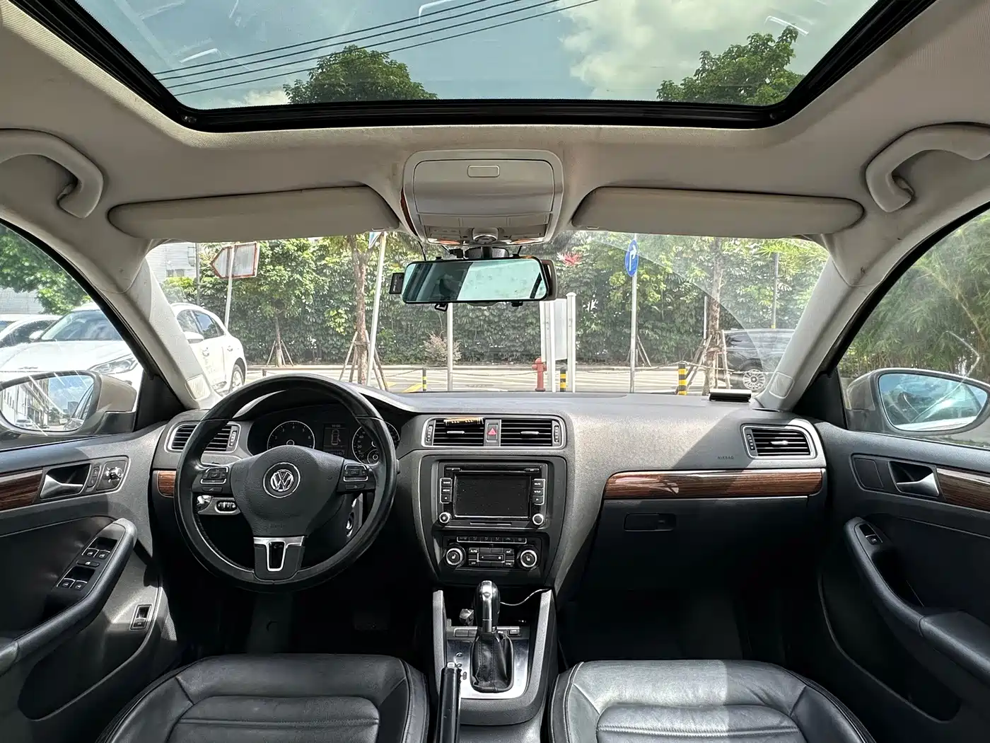 Photo 5 - Volkswagen Sagitar