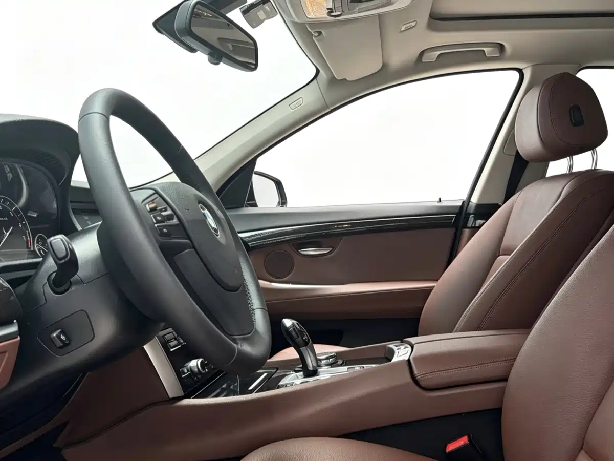 BMW 5 Series GT 2014 528i Leading фото 6
