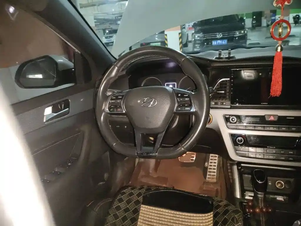 Photo 11 - Hyundai Sonata