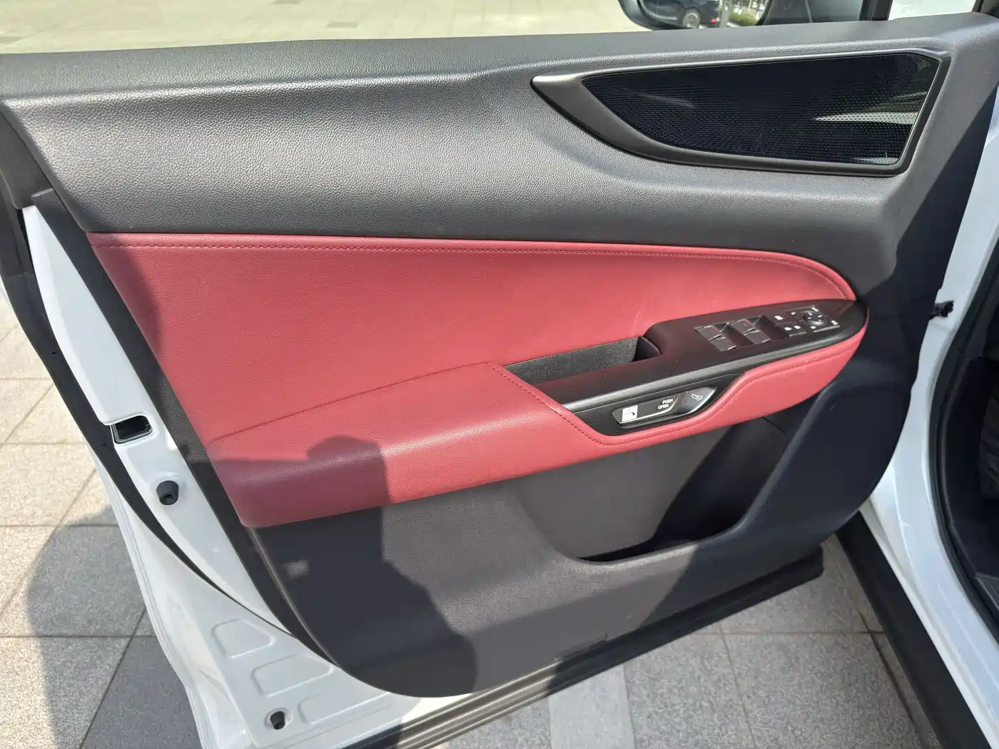 Lexus NX 2022 260 FWD Joy Creation Edition фото 6