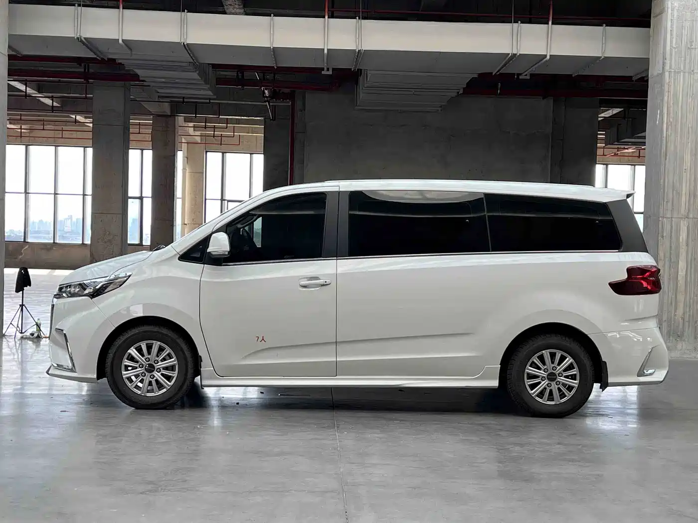 SAIC Maxus Maxus G20 2023 2023 ES 2.0T Diesel Manual Value Touring Edition