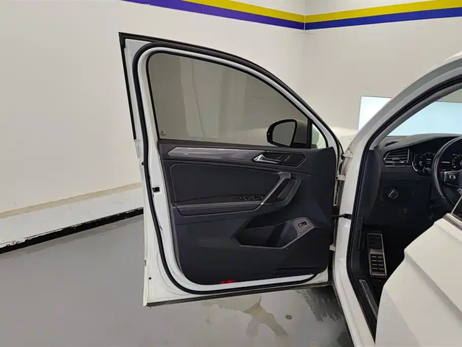 Volkswagen Tiguan L 2020 330TSI Auto 2WD R-Line Flagship China VI фото 7