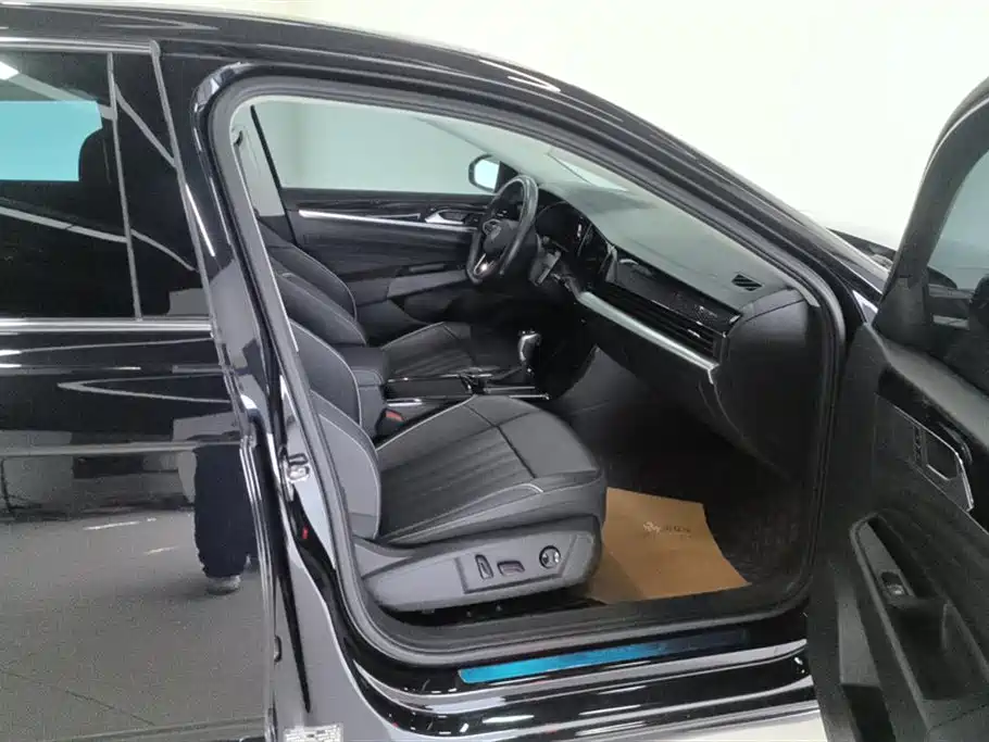 Volkswagen Passat 2023 330TSI Starlight Elite Edition фото 8