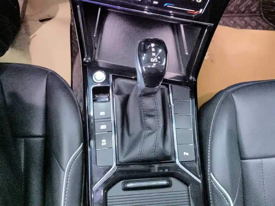 Volkswagen Passat 2023 330TSI Starlight Elite Edition фото 16