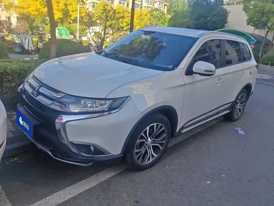 Mitsubishi Outlander 2017 — пригон из Китая