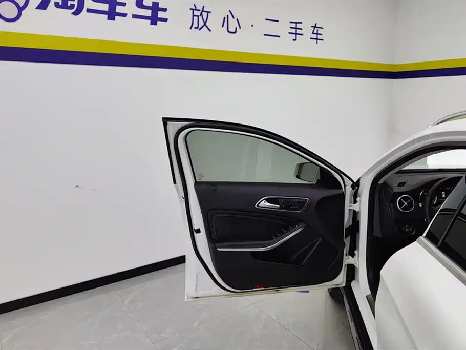 Mercedes-Benz GLA 2016 GLA 200 Dynamic фото 7