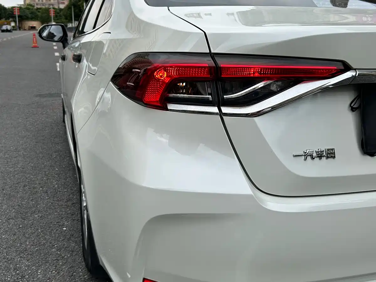 Toyota Corolla 2021 1.2T S-CVT Elite Edition фото 8