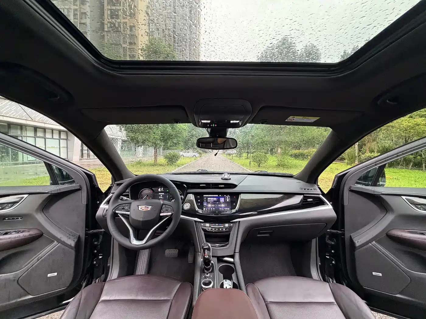 Photo 10 - Cadillac XT6