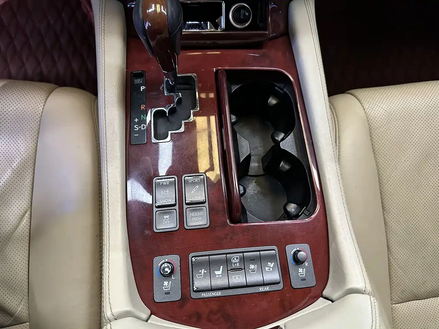 Lexus LS 2010 460L Luxury Edition фото 14