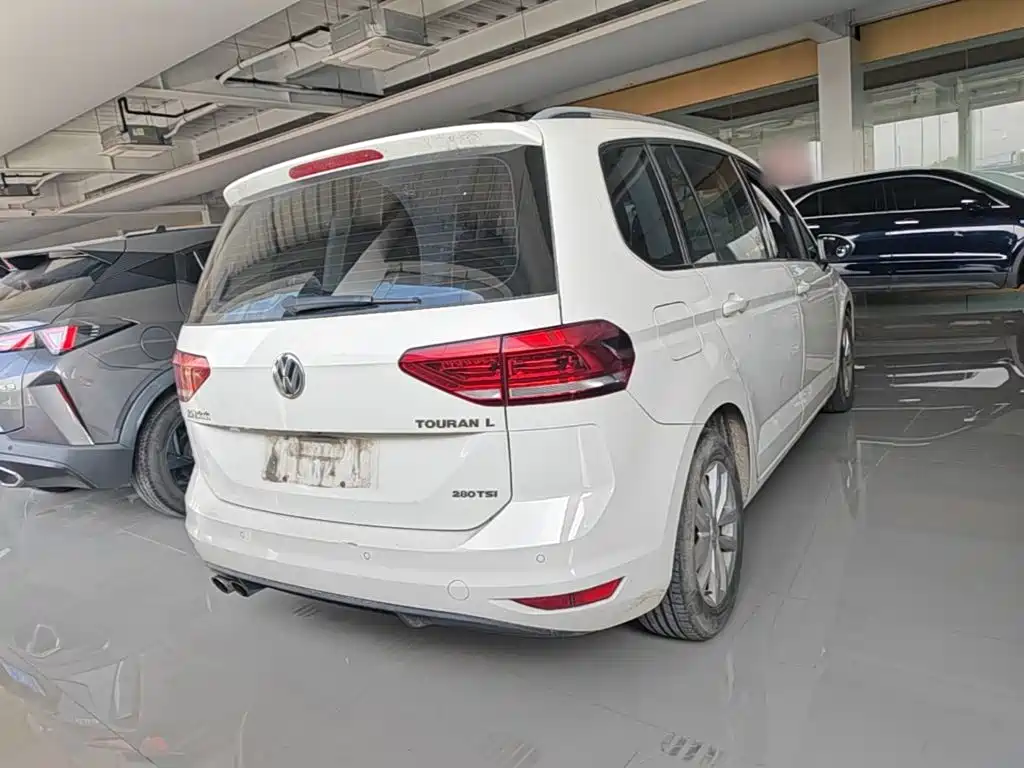 Photo 7 - Volkswagen Touran