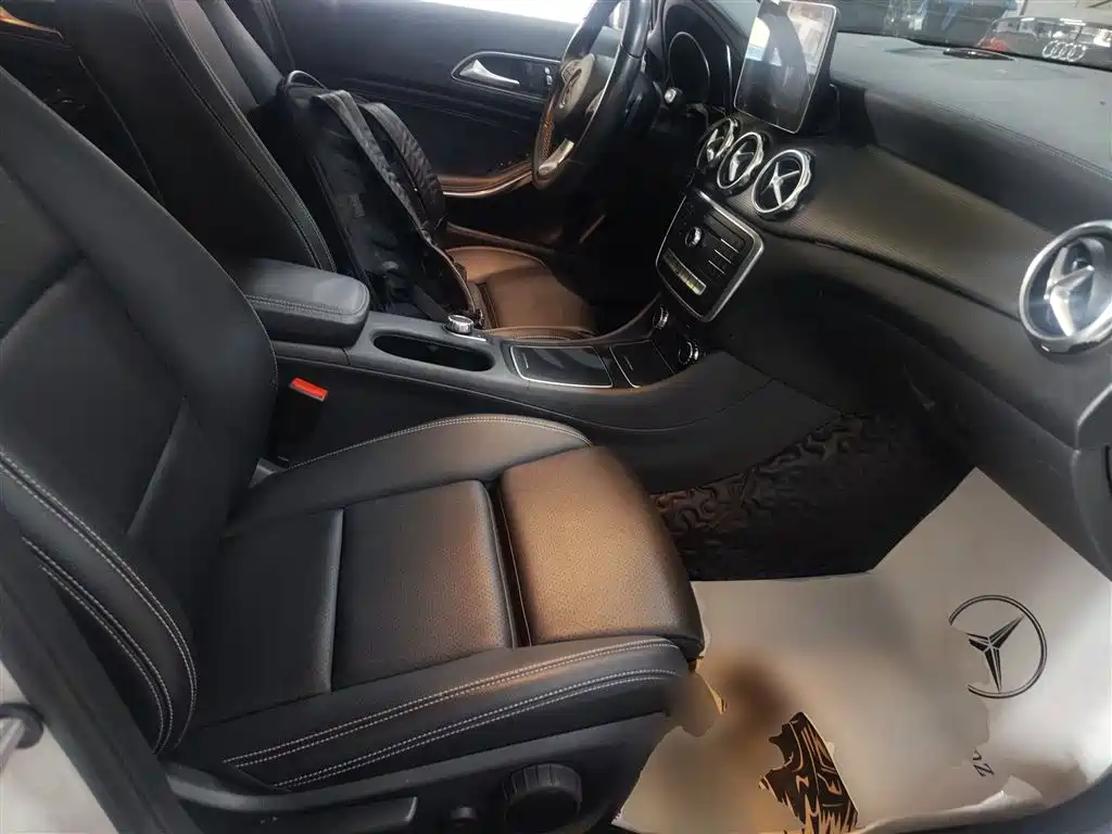 Mercedes-Benz GLA 2017 GLA 200 Fashion фото 25