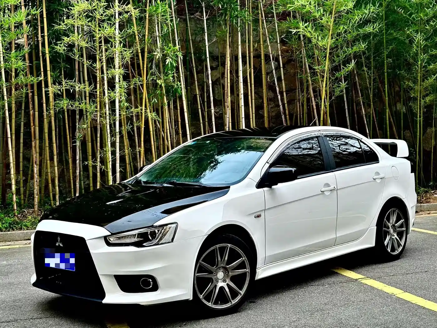 Mitsubishi Lancer EX 2016 1.8L CVT Black & White Replica фото 4