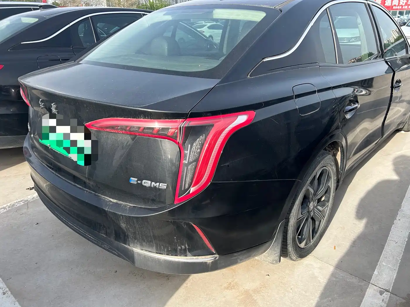Hongqi E-QM5 2022 431km Charging Enjoyment Edition фото 8