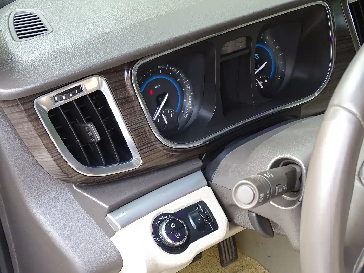 Buick GL8 2011 2011 3.0L XT Luxury Business Flagship