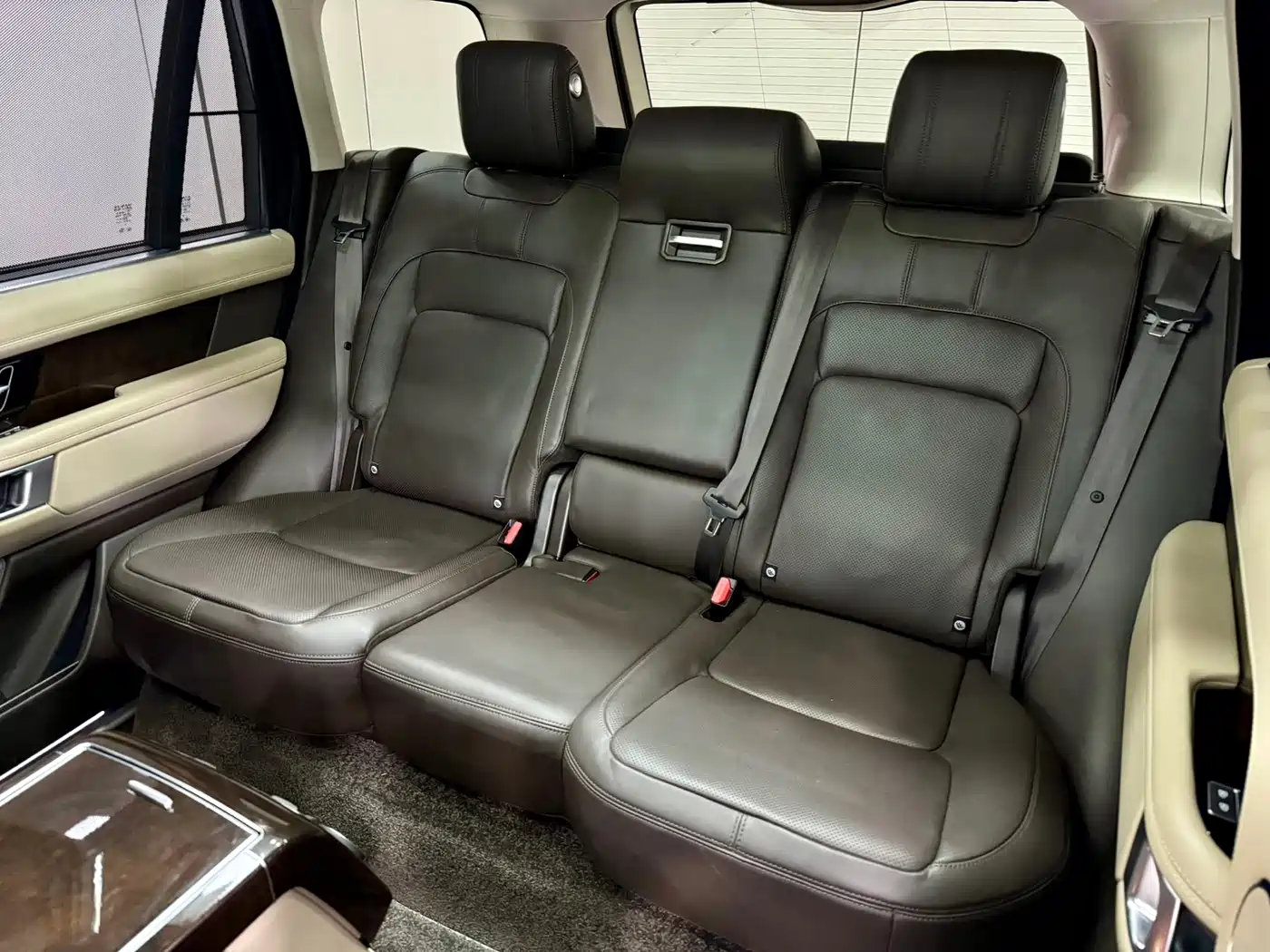 Land Rover Range Rover 2022 3.0 L6 400PS Heritage Extended Classic Edition фото 5