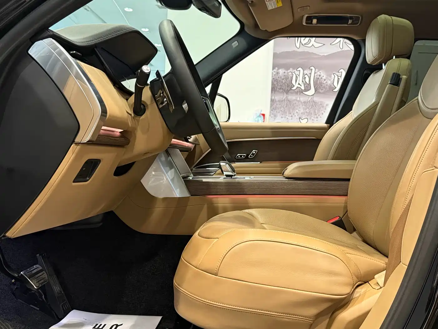 Land Rover Range Rover 2024 3.0 L6 400PS Golden Age Extended 7-Seater фото 11