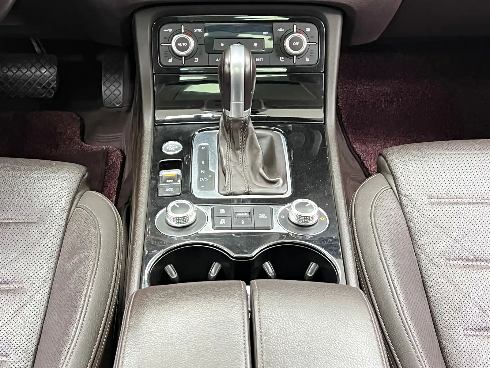 Фото 10 - Volkswagen Touareg
