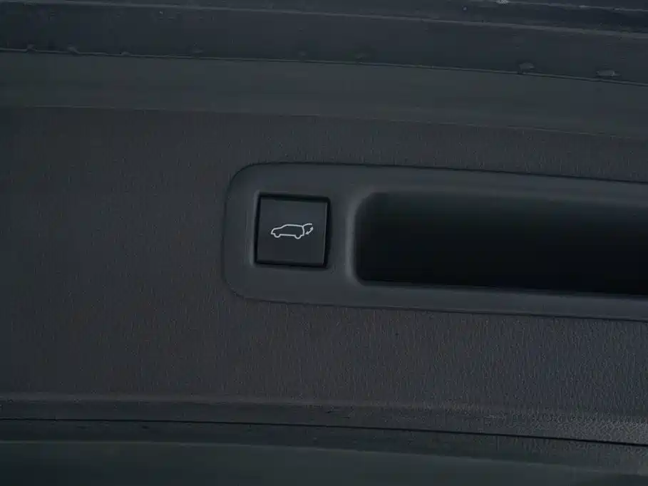 Toyota Highlander 2023 2.5L Smart Hybrid Dual Engine AWD Premium 7-Seater фото 13