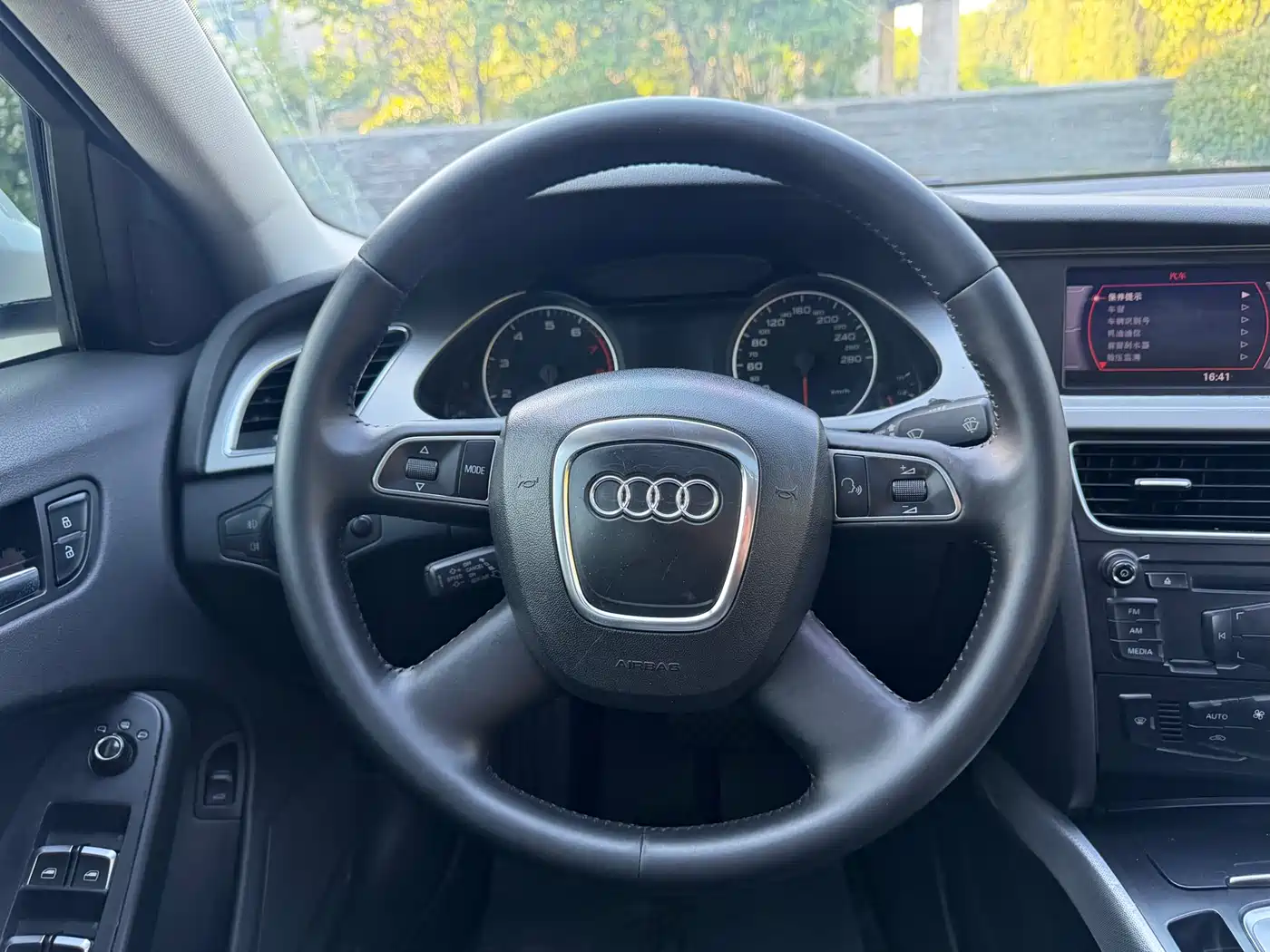 Audi A4L 2012 2.0 TFSI Automatic Technology фото 10