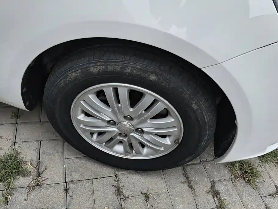 Kia K2 2013 2012 Sedan 1.4L MT GLS Commemorative Edition