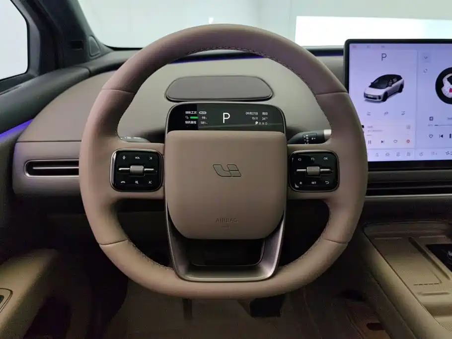 Фото 15 - Li Auto i6
