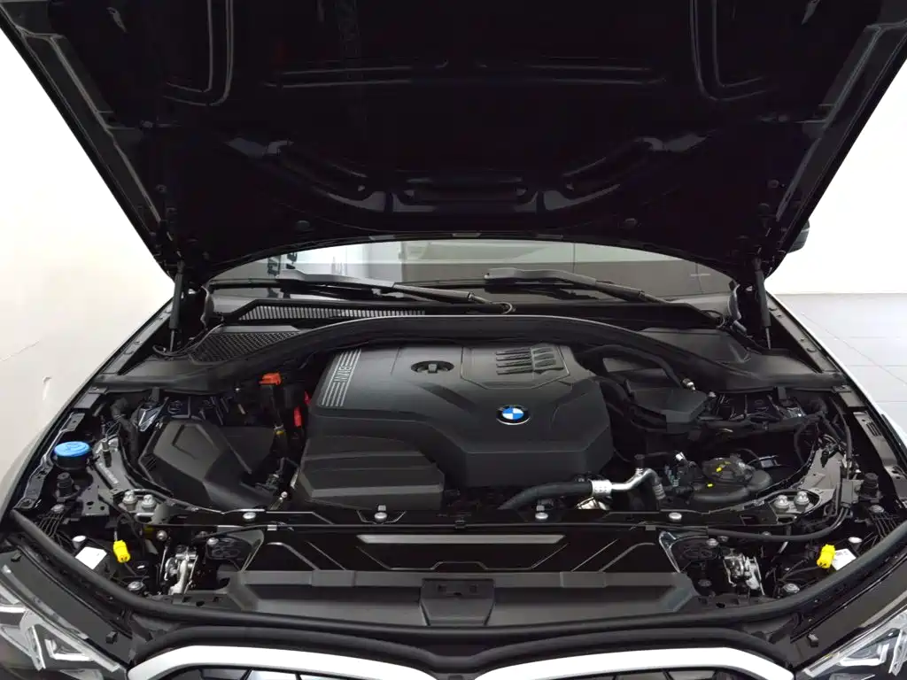 Photo 13 - BMW 3 Series