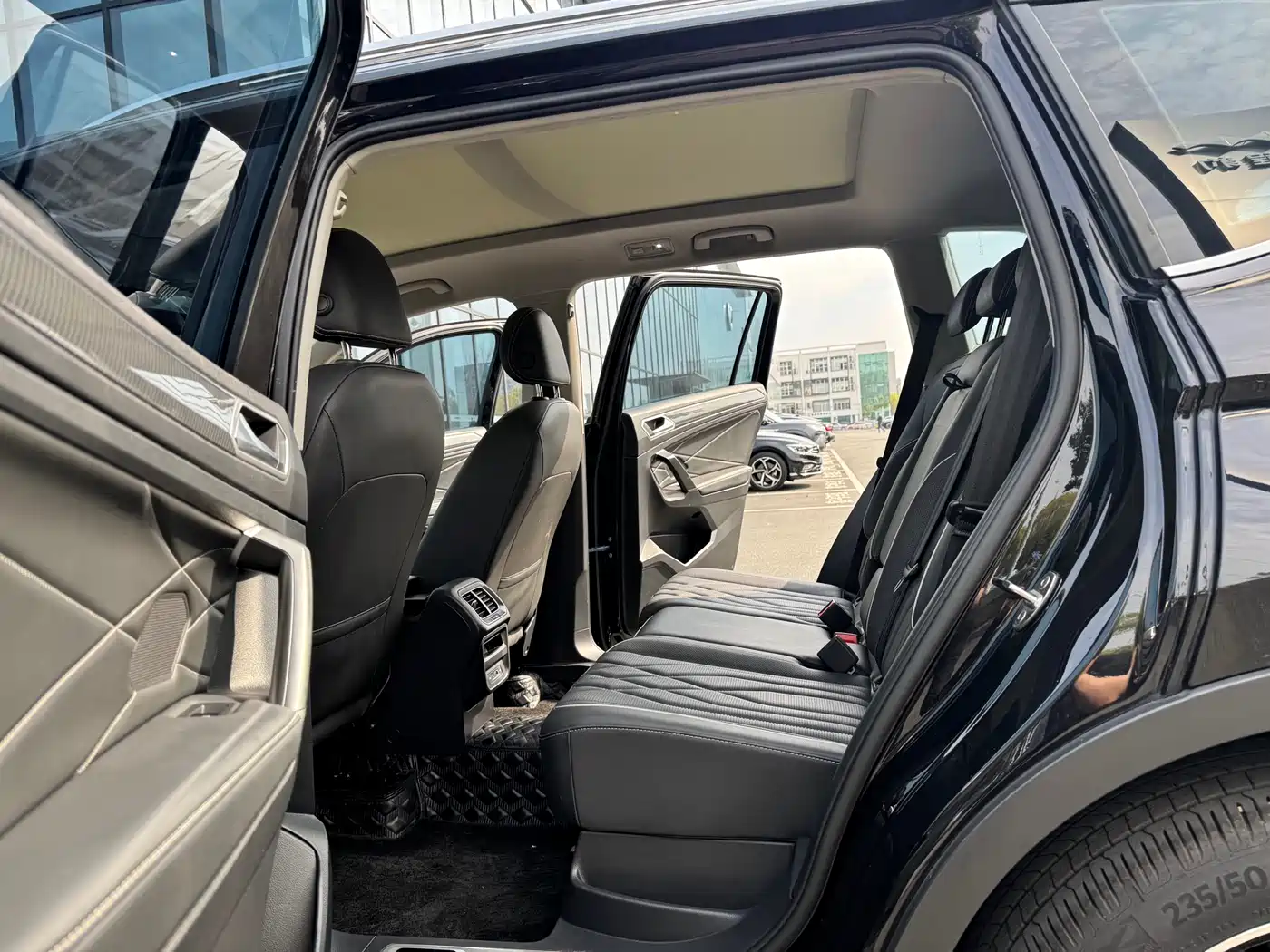 Volkswagen Tiguan L 2022 330TSI Auto 2WD R-Line Premium Edition фото 8