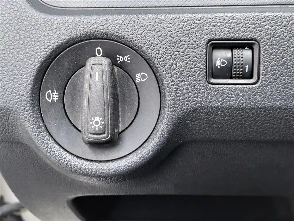 Volkswagen Santana 2013 1.6L Manual Trend Edition фото 21