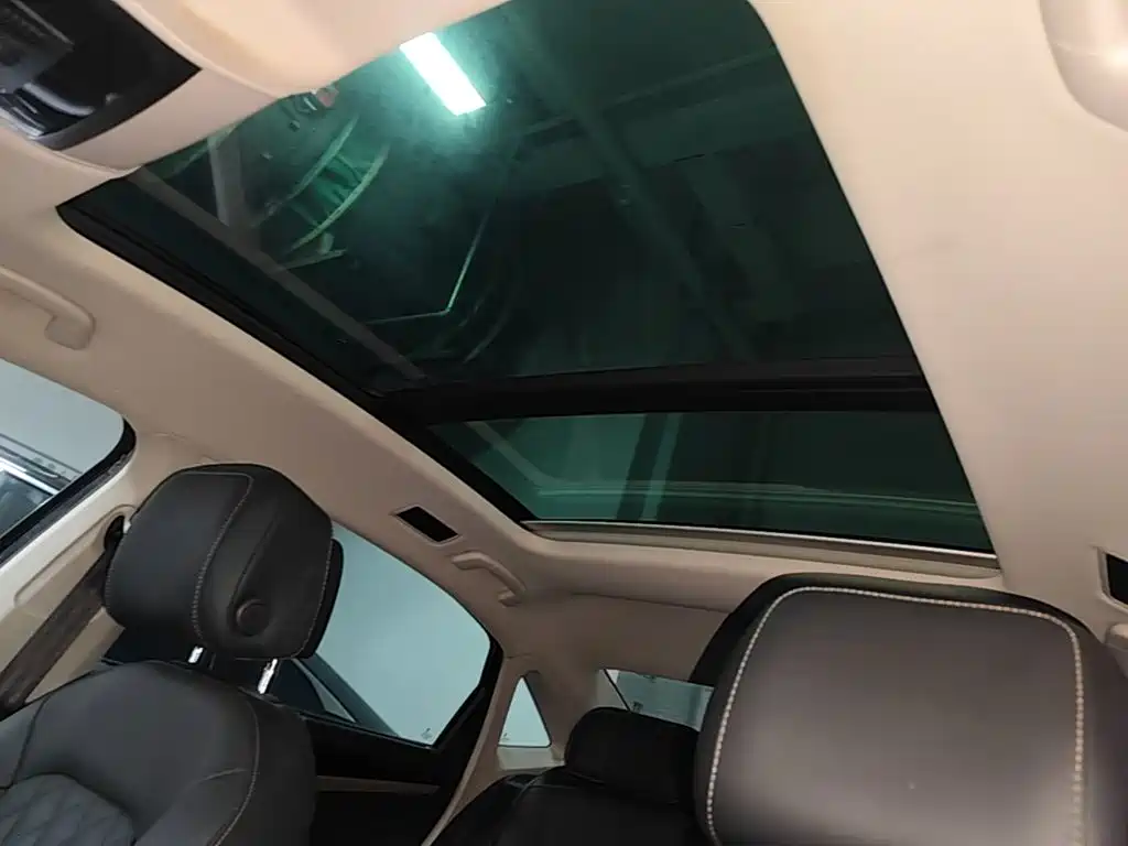Photo 18 - Volkswagen Passat