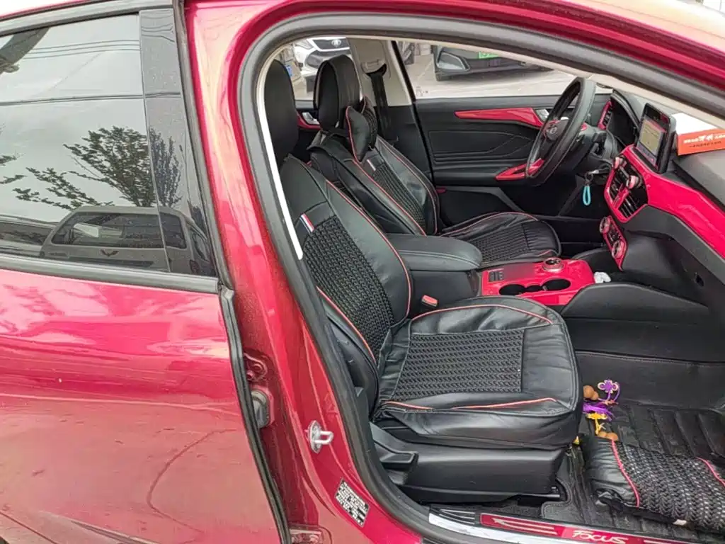 Фото 25 - Ford Focus