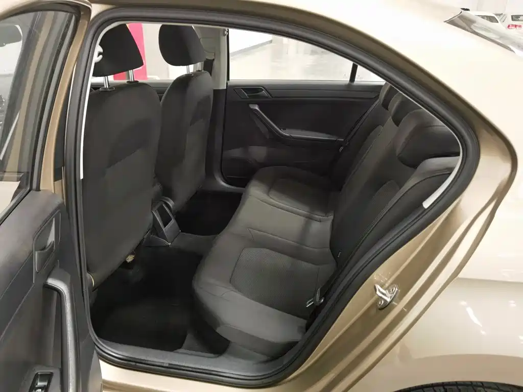 Photo 15 - Volkswagen Jetta