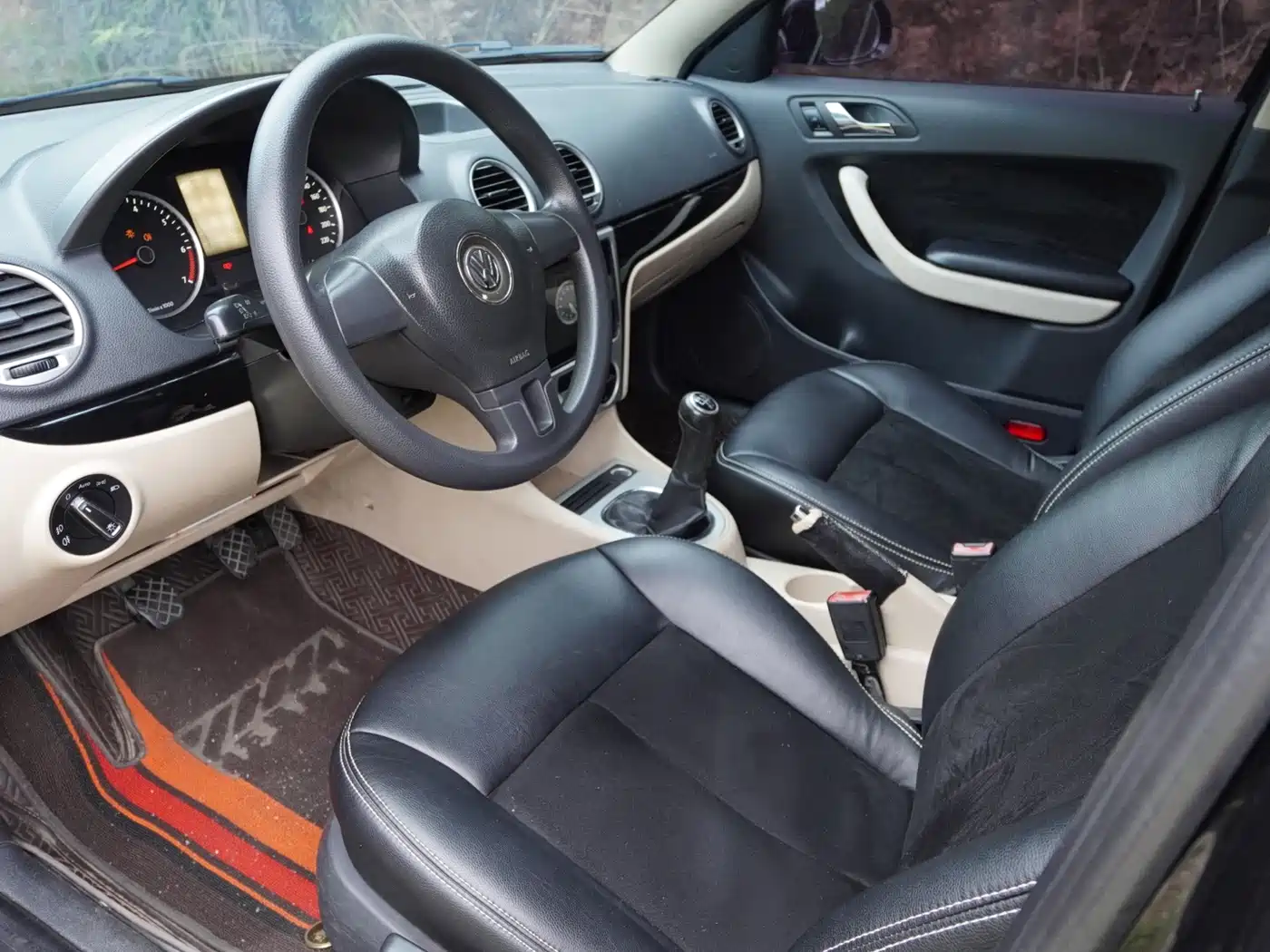 Volkswagen Lavida 2013 1.6L Manual Trend Edition фото 2