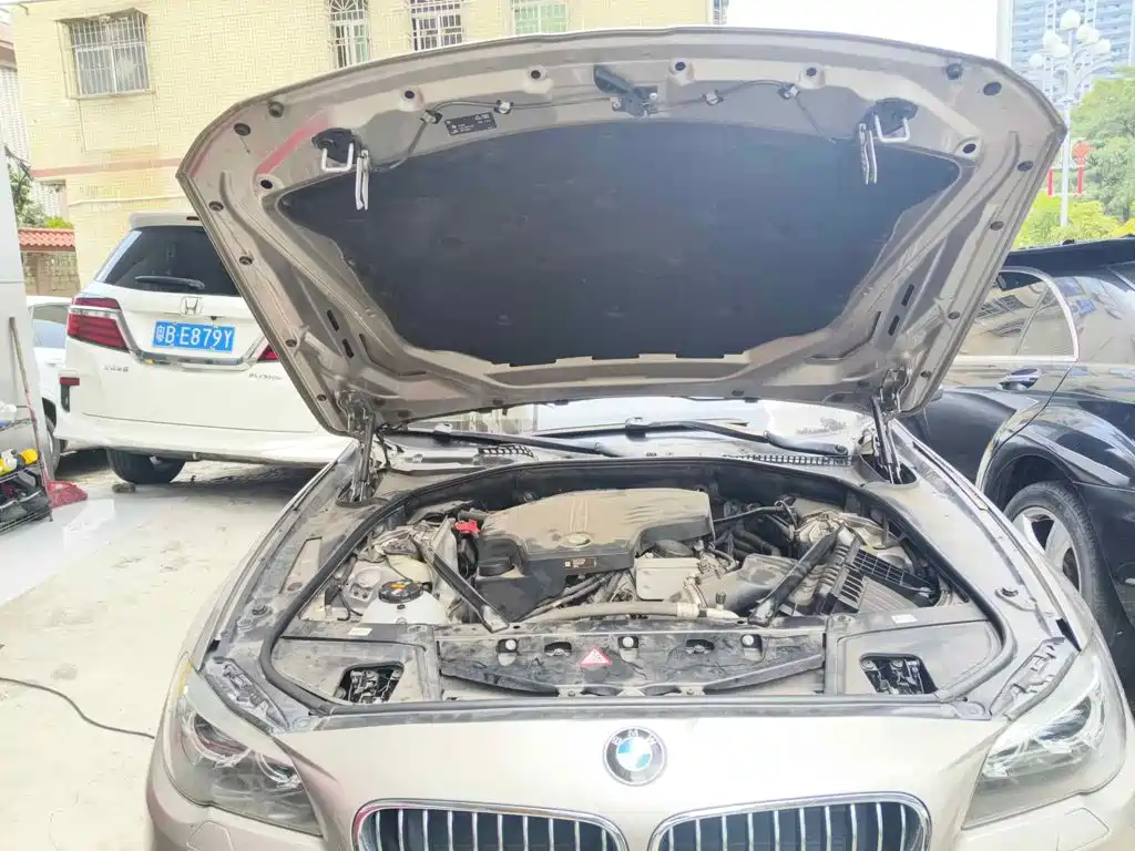 Photo 3 - BMW 5 Series