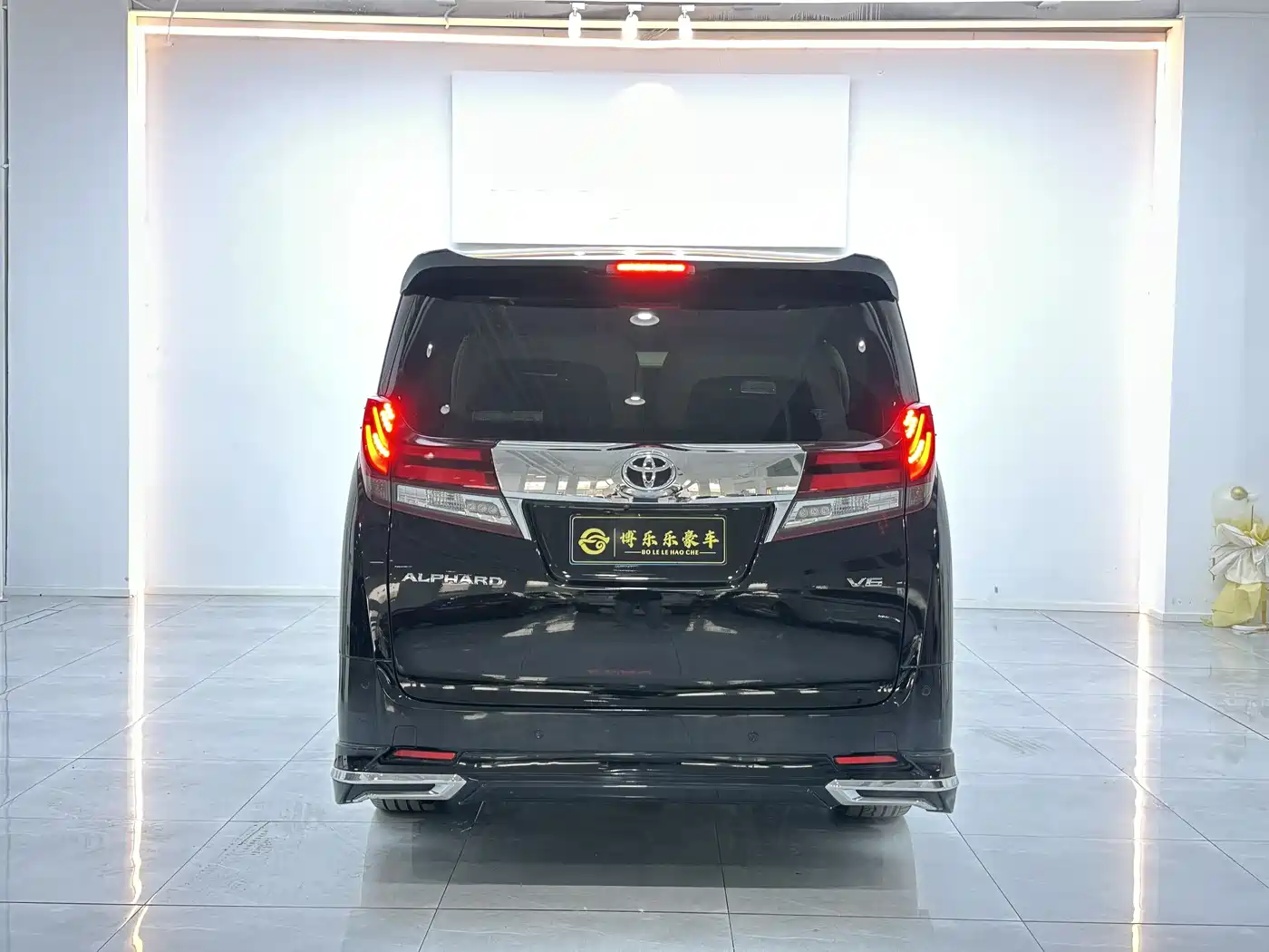 Toyota Alphard 2018 3.5L Luxury фото 23
