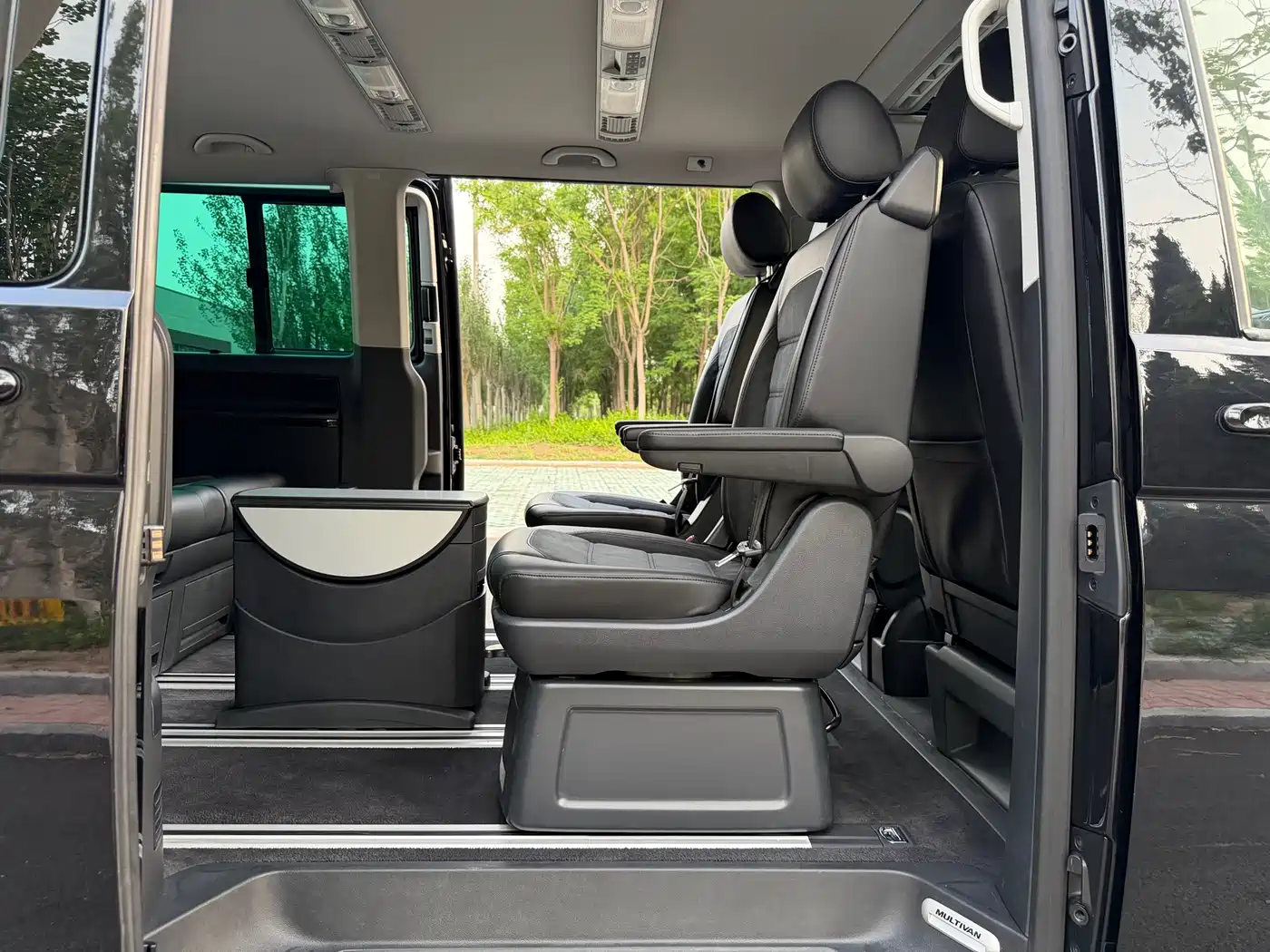 Volkswagen Multivan 2018 2.0TSI 4WD Premium Edition 7-Seater фото 20