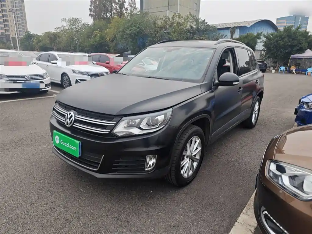 VOLKSWAGEN TIGUAN